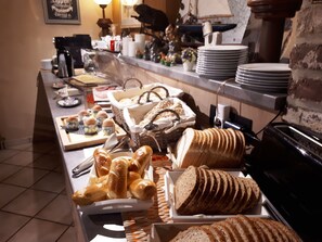 含每日全套早餐