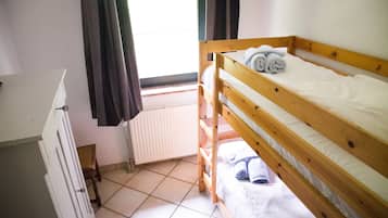 Premium bedding, minibar, desk, free WiFi