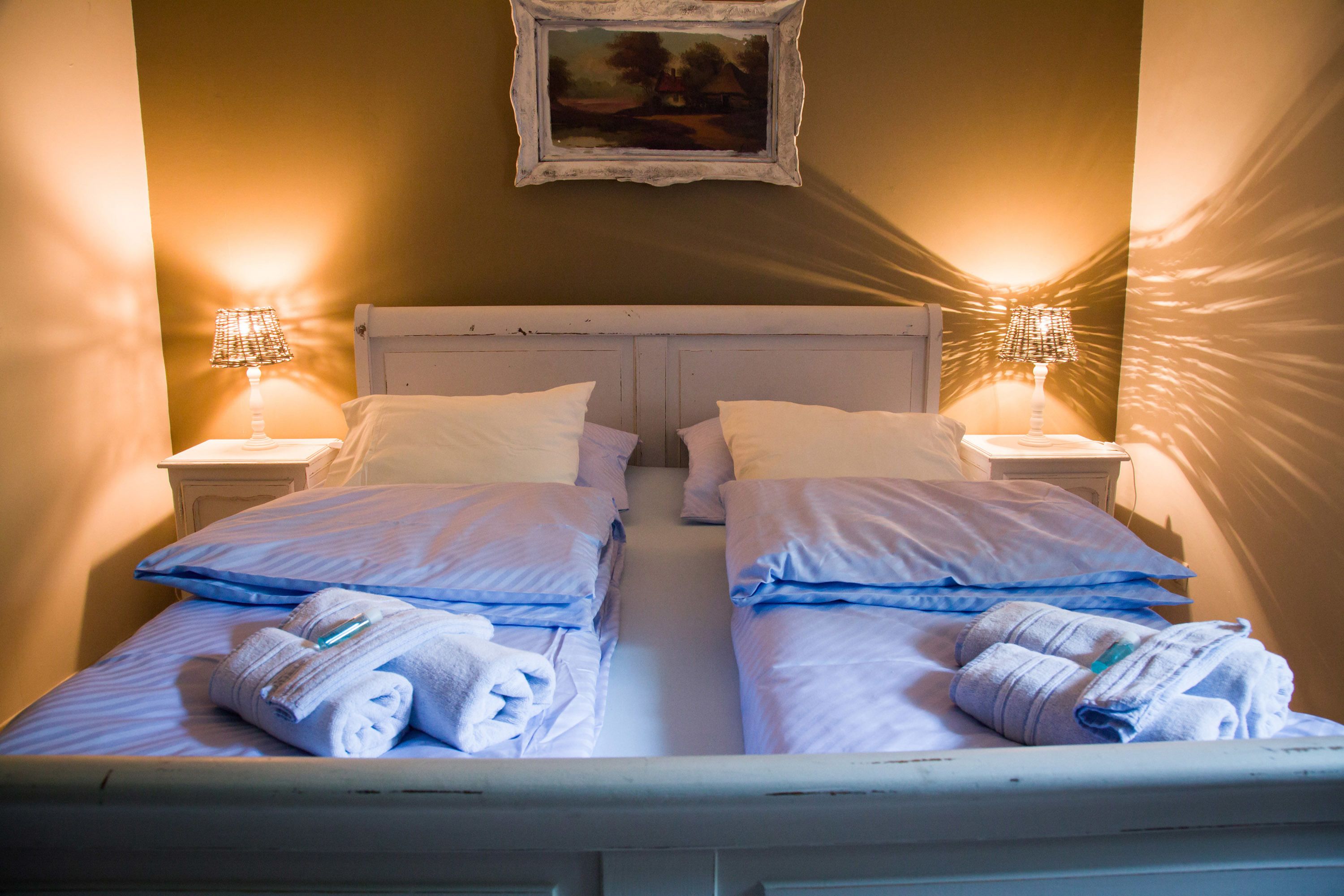 Suite, 2 Bedrooms | Peralatan tempat tidur premium, bar mini, meja, Wi-fi percuma 