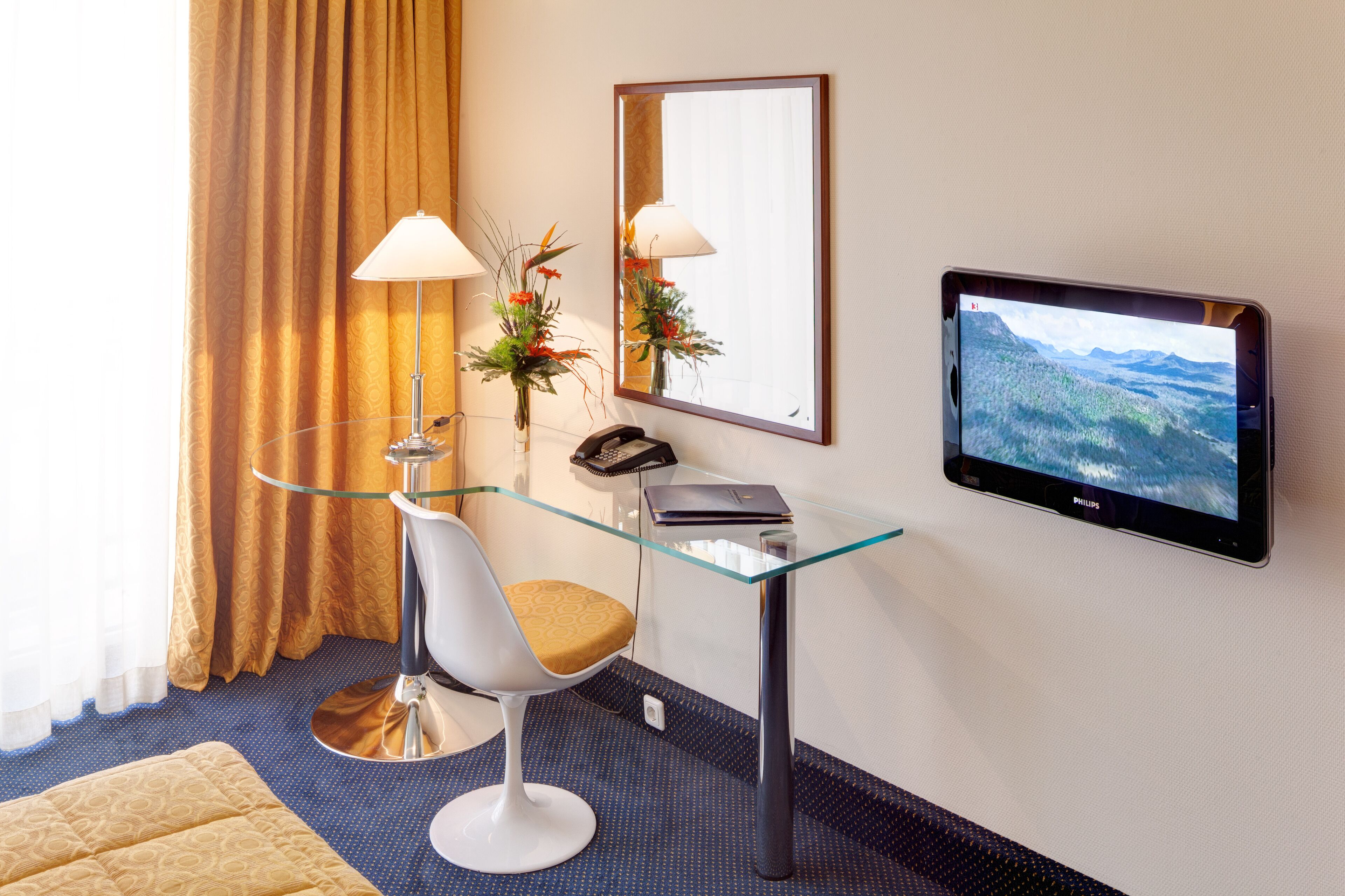 1 bedroom, premium bedding, minibar, in-room safe