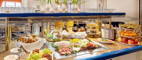 Frokostbuffé hver dag (EUR 22 per person)
