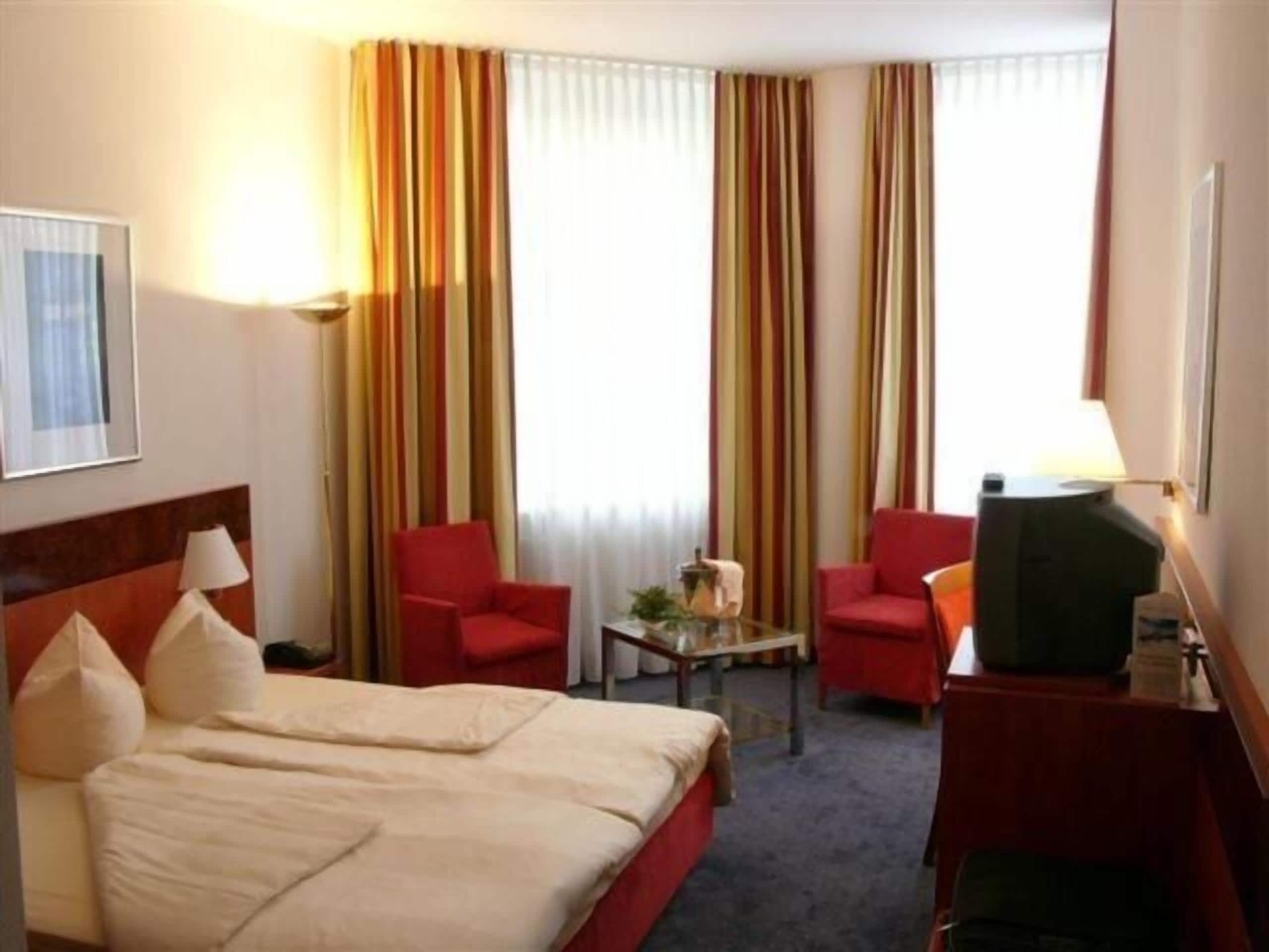 classic double room | 1 bedroom, premium bedding, minibar, in-room safe