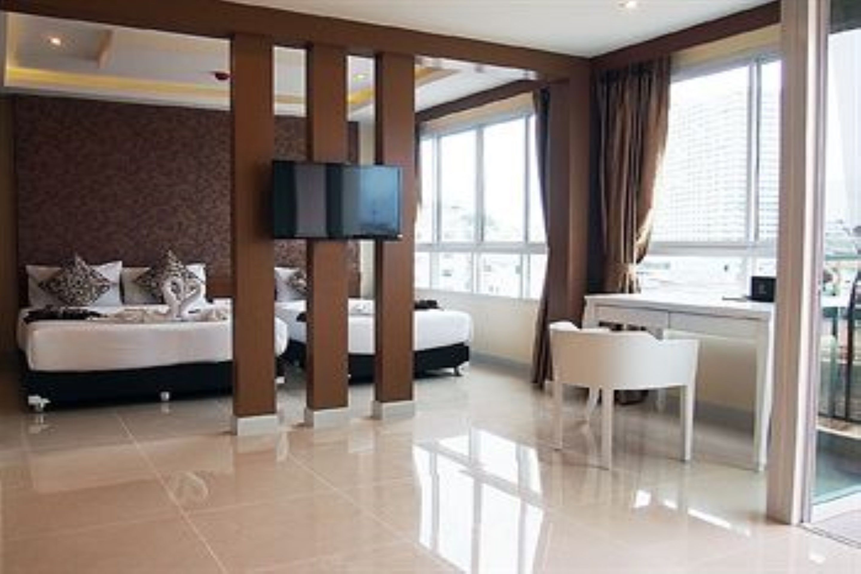 Mini Suite | Khu phòng khách | TV LCD 21-inch có truyền hình cáp, TV 