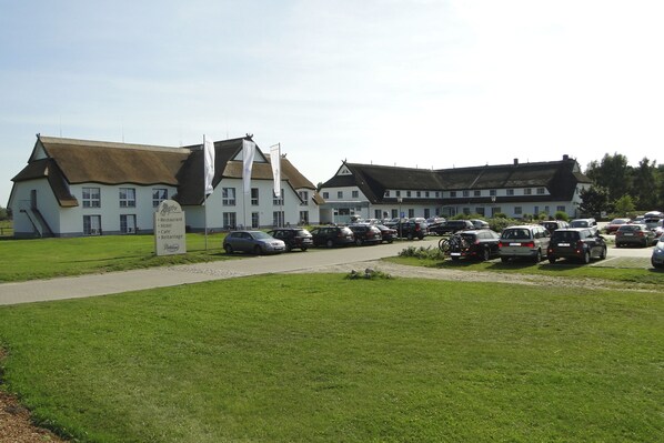 Exterior - Reit- und Freizeithotel Friesenhof (Trassenheide)