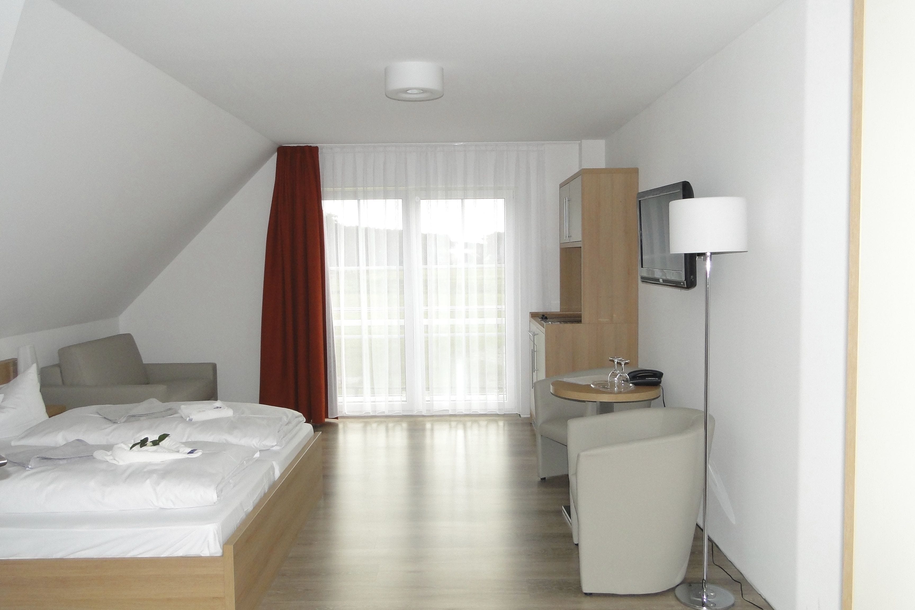 in-room safe, rollaway beds, bed sheets