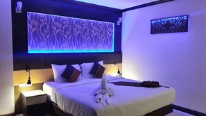 Phòng đôi Deluxe | Bộ đồ giường cao cấp, két bảo mật tại phòng, bàn, màn/rèm cản sáng 