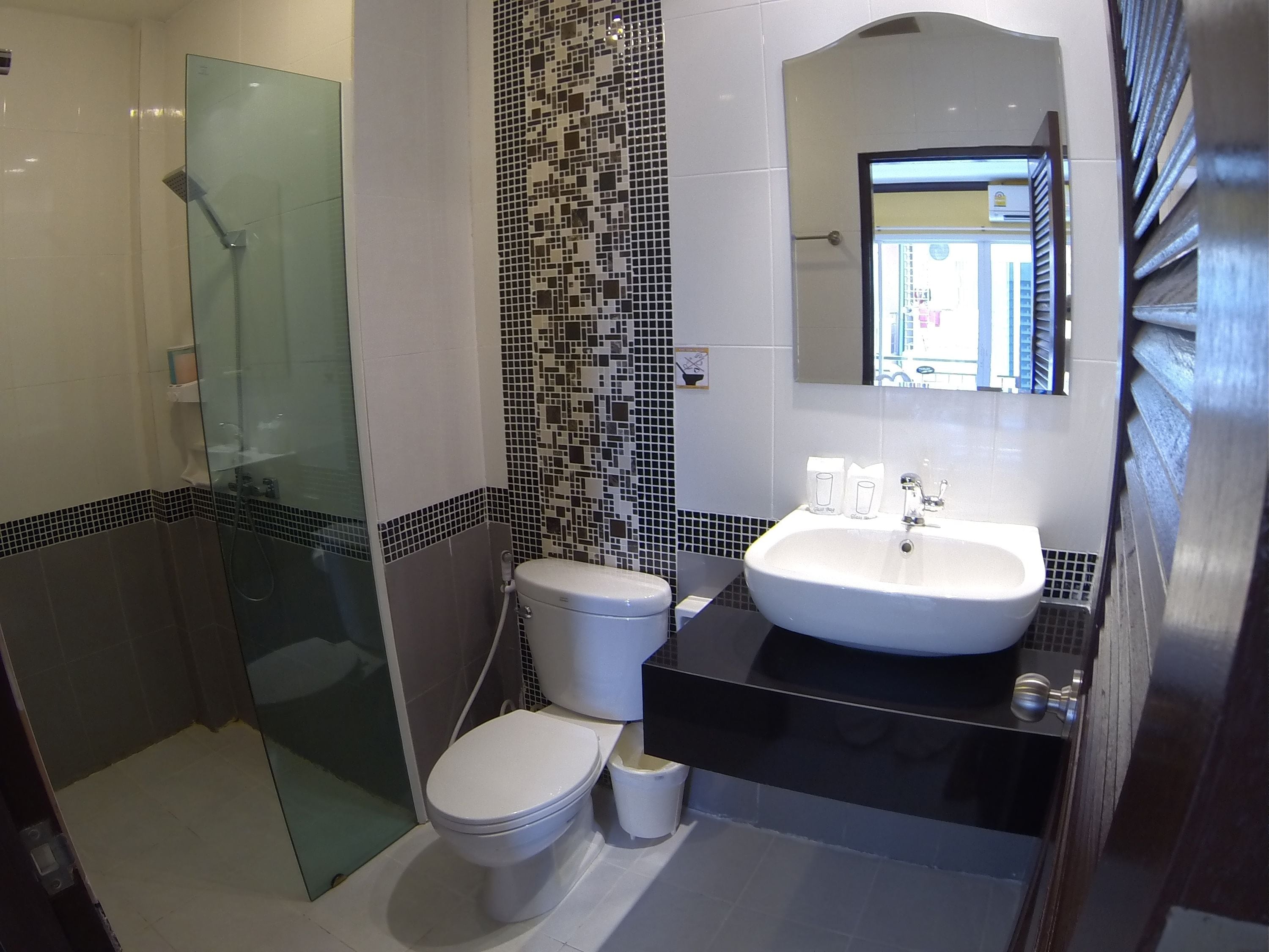 deluxe double room | bathroom | shower, free toiletries, hair dryer, towels