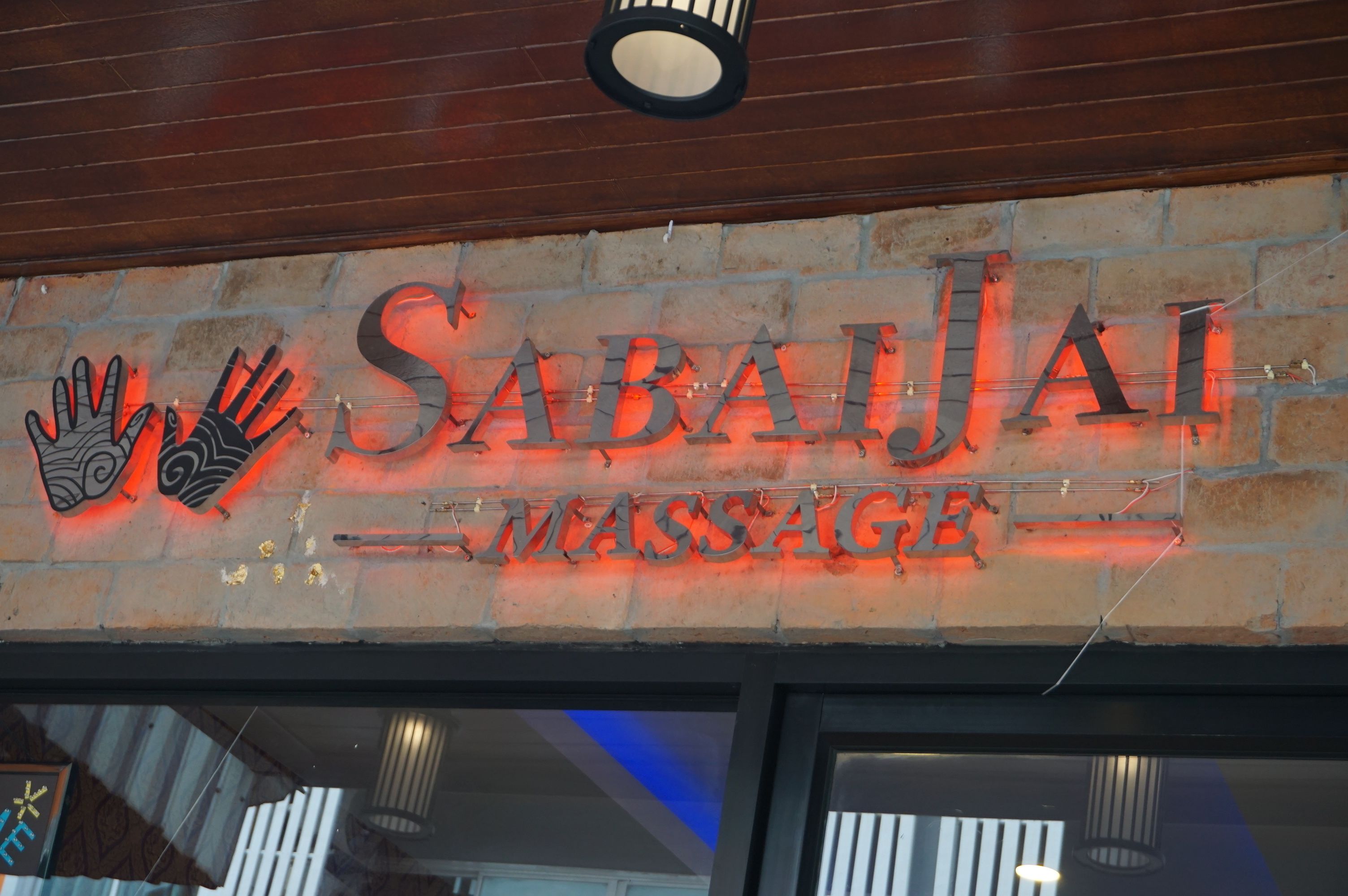 couples treatment room(s), hot stone massages, deep-tissue massages