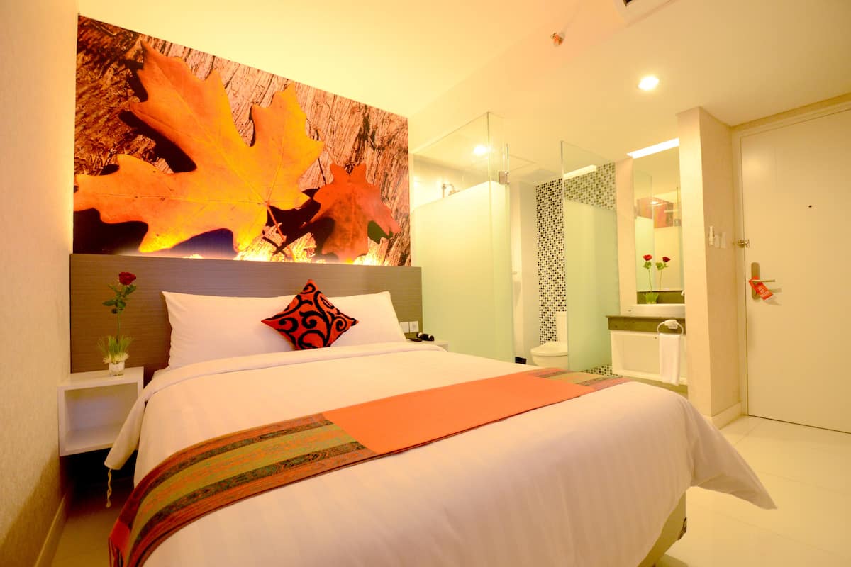 In-room safe, desk, iron/ironing board (on request), free WiFi