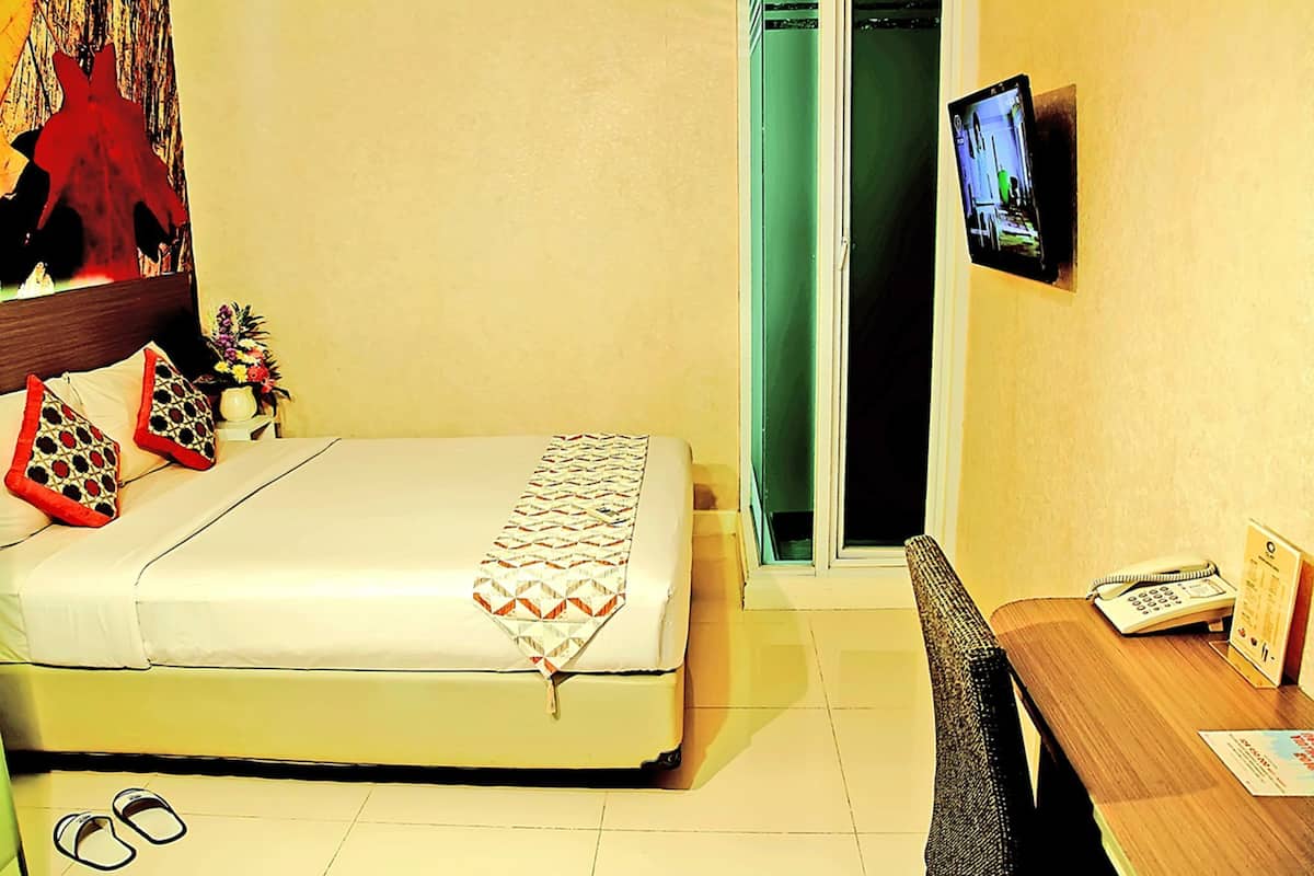 In-room safe, desk, iron/ironing board (on request), free WiFi