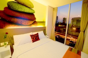 Deluxe Room | In-room safe, desk, iron/ironing board, free WiFi