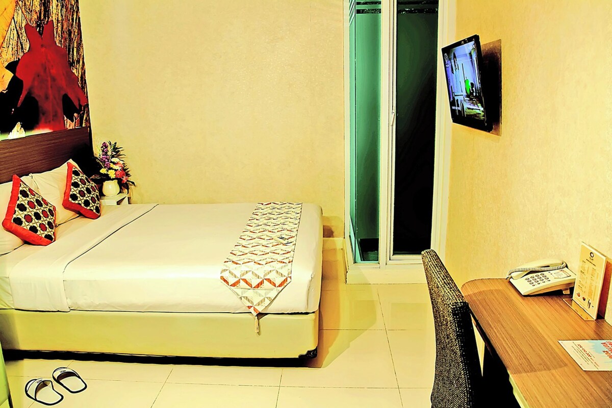 In-room safe, desk, iron/ironing board (on request), free WiFi