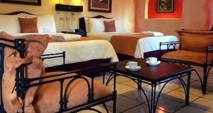 Hotel Camino Maya