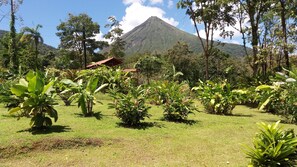 Tropical Villa with Jacuzzi | Näkymä vuoristoon