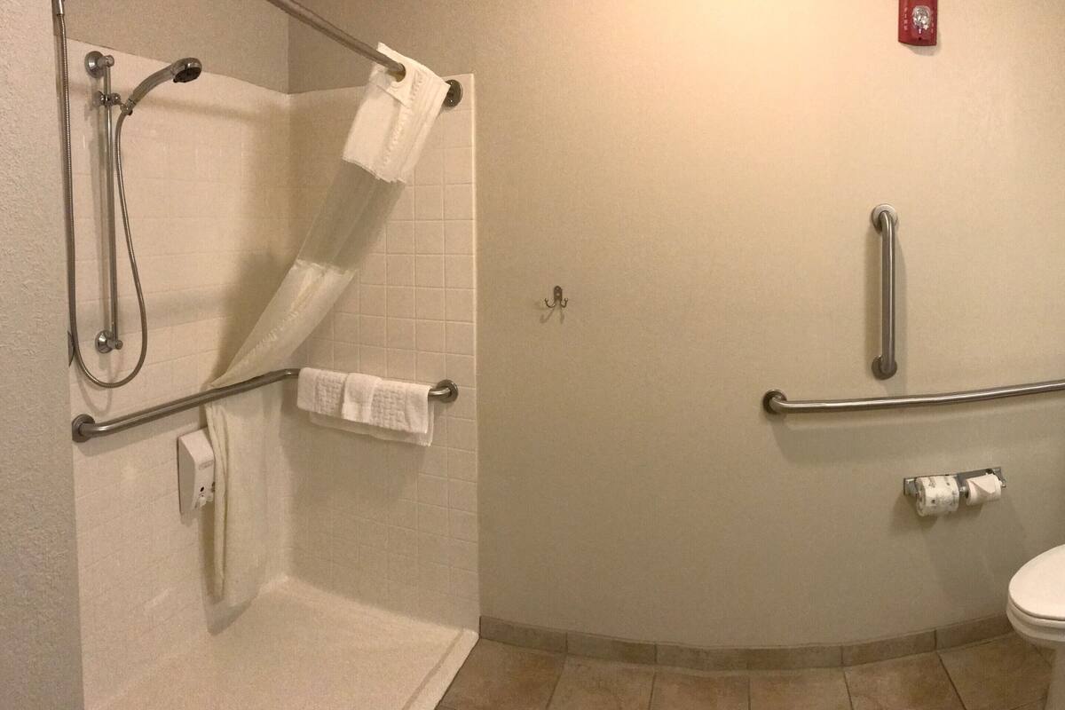 Kombinert dusj/badekar og dype avslapningsbadekar