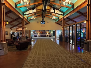 Lobby - Montcler Hotel & Conference Center, Trademark by Wyndham (Sandwich)