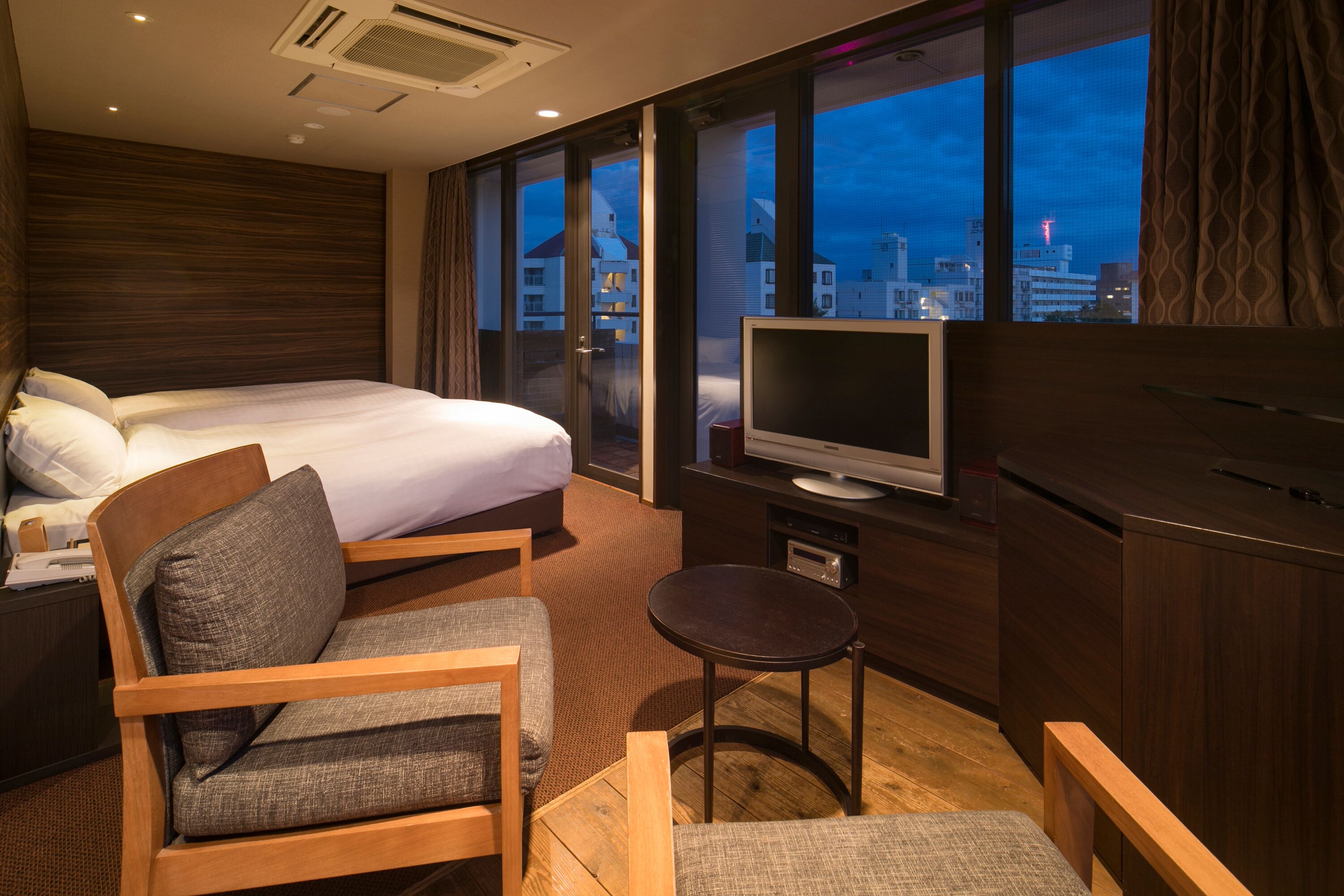 harbor twin room with private hot spring, smoking | in-room safe, free wifi, bed sheets, wheelchair access