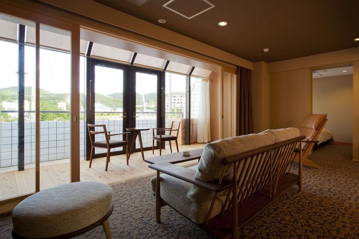 In-room safe, free WiFi, bed sheets