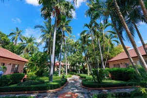 平房, 花园景观 | 迷你吧、客房内保险箱、办公桌、遮光窗帘