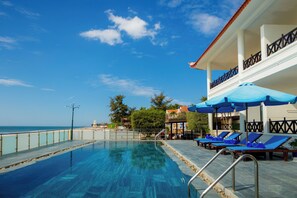 行政别墅 (Family) | 起居区 | 电视