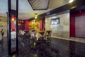 Se sirven desayunos, comidas y cenas 