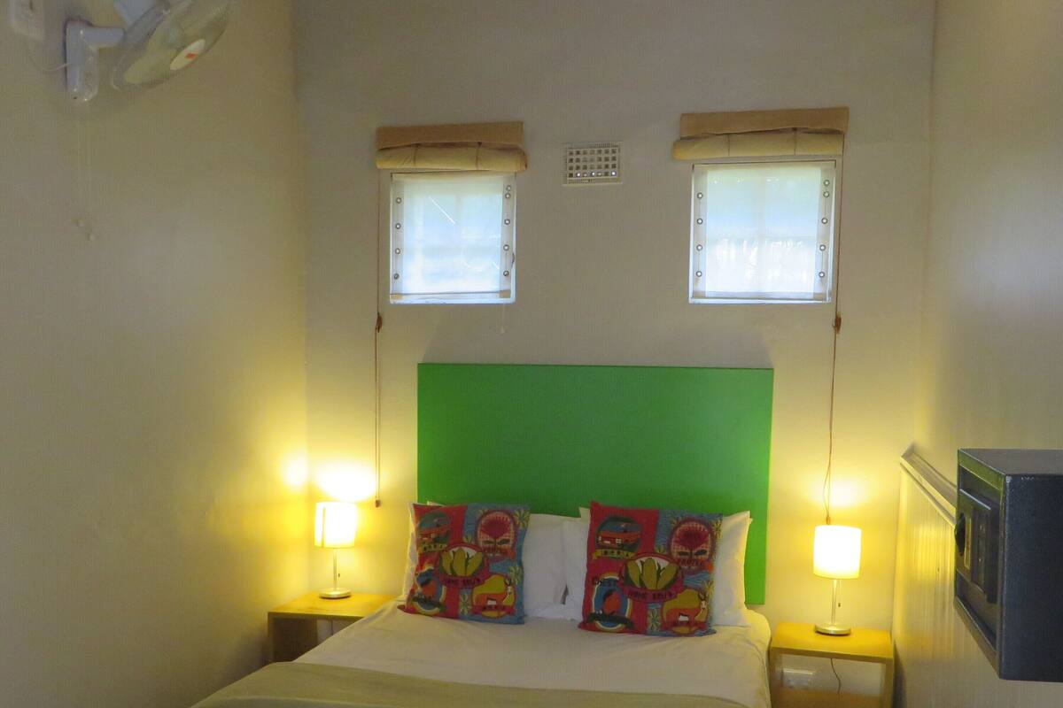 Een kluis op de kamer, gratis wifi, beddengoed