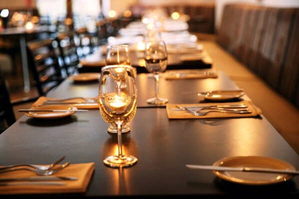 供應晚餐，當地料理