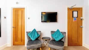 Horton - no pets allowed | In-room safe, desk, laptop workspace, soundproofing - The Gower Hotel (Swansea)