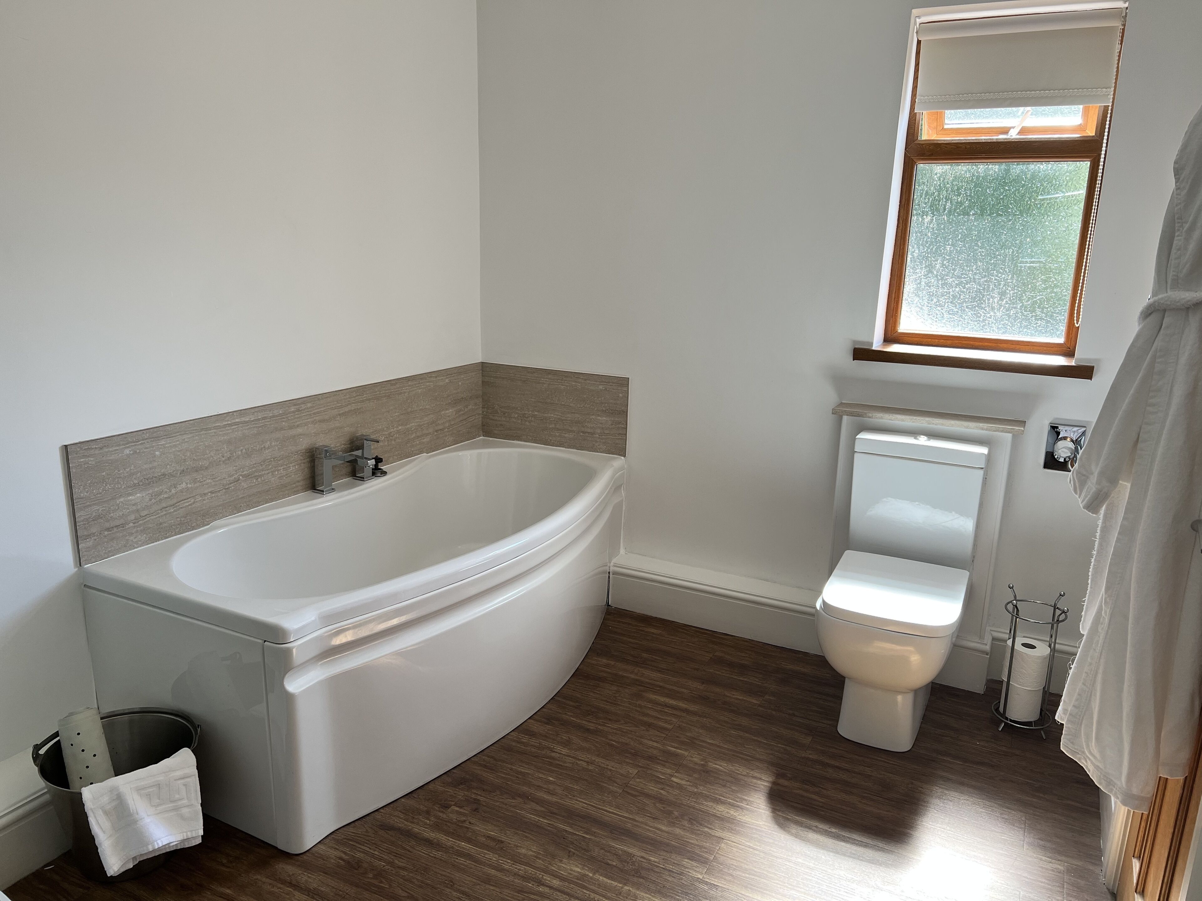 knelston - no pets allowed | bathroom | free toiletries, hair dryer, bathrobes, towels