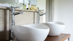 Room, Bathtub - no pets allowed | Bathroom | Free toiletries, hair dryer, bathrobes, towels - The Gower Hotel (Swansea)