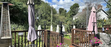 Standard dubbelrum - 1 dubbelsÀng - utsikt mot trÀdgÄrden | Terrass/Patio