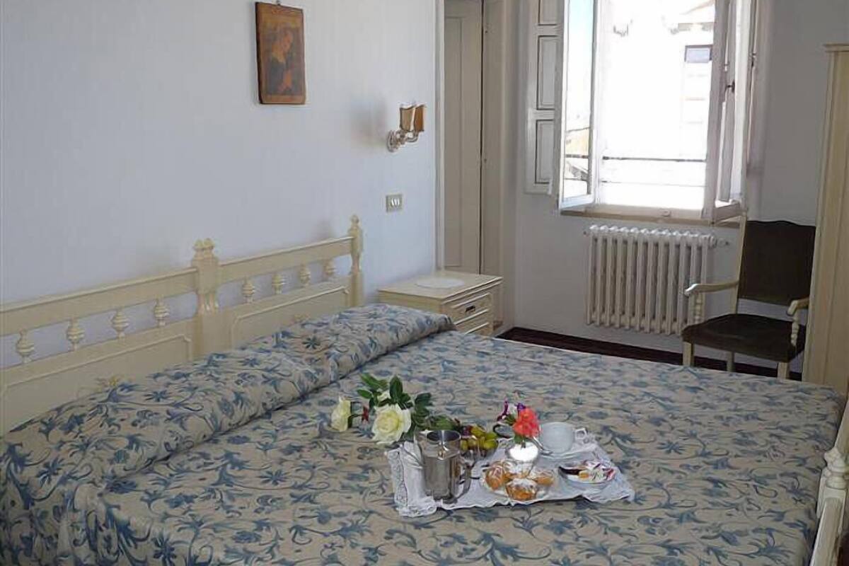 superior double room | in-room safe, desk, free wifi