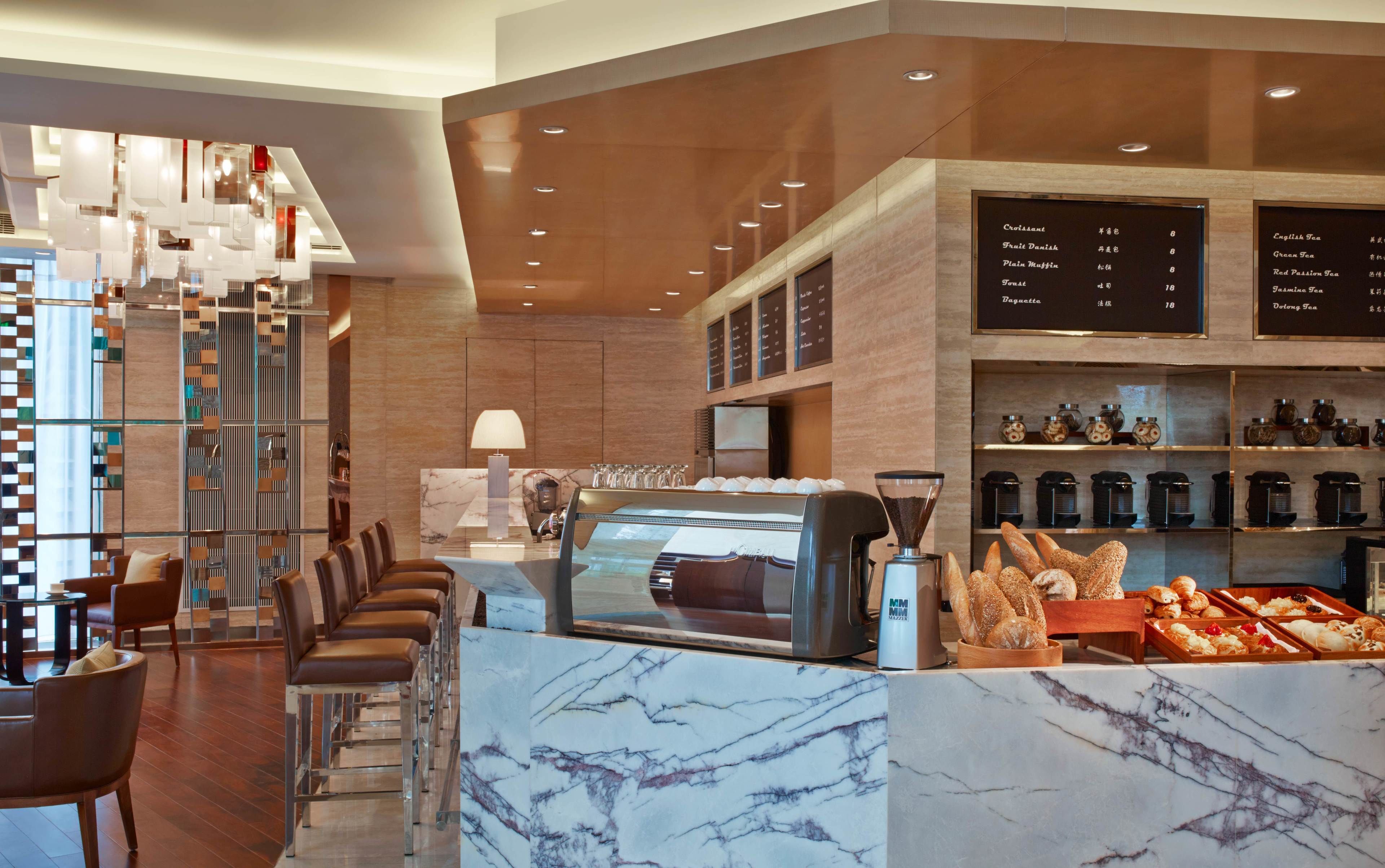 serves breakfast, lunch and dinner