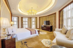 Desk, free WiFi, bed sheets, alarm clocks - Days Hotel by Wyndham Logan City Huizhou (Huizhou)