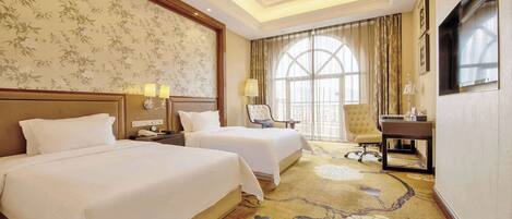 Habitación Deluxe, 2 camas individuales, para no fumadores, vista al lago | Escritorio, wifi gratis, ropa de cama y despertador