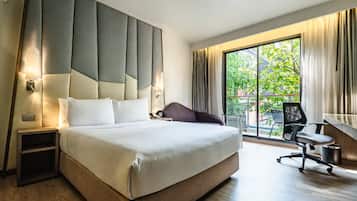 Safe på rommet, skrivebord og skrivebord for bærbar PC