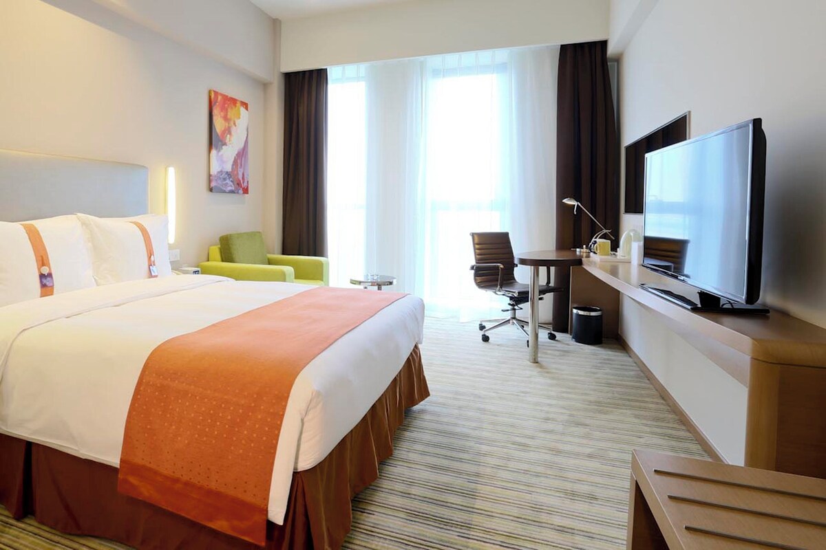 Premium bedding, down duvets, in-room safe, desk