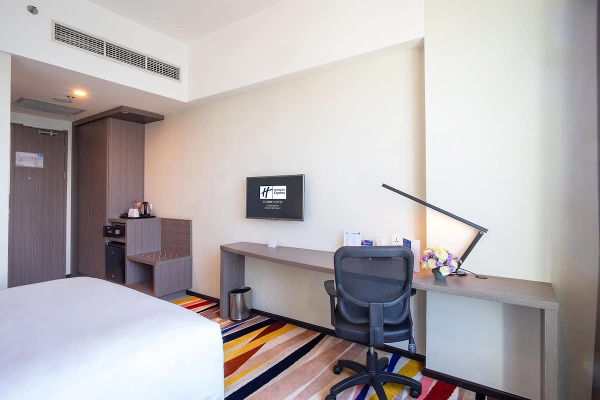 Room, 1 Queen Bed, Accessible (Wheelchair) | Premium bedding, in-room safe, desk, laptop workspace