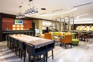 Frokost serveres, internasjonale retter