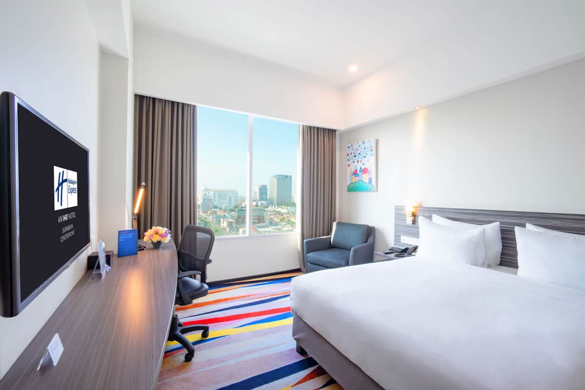 1 bedroom, premium bedding, in-room safe, desk