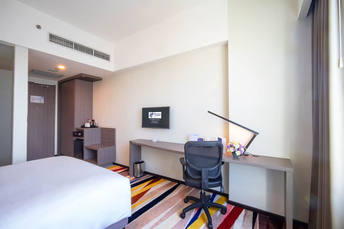 1 bedroom, premium bedding, in-room safe, desk
