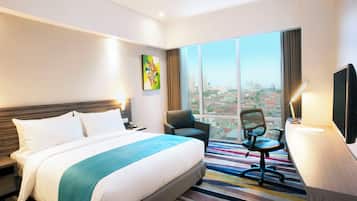 Premium bedding, in-room safe, desk, laptop workspace