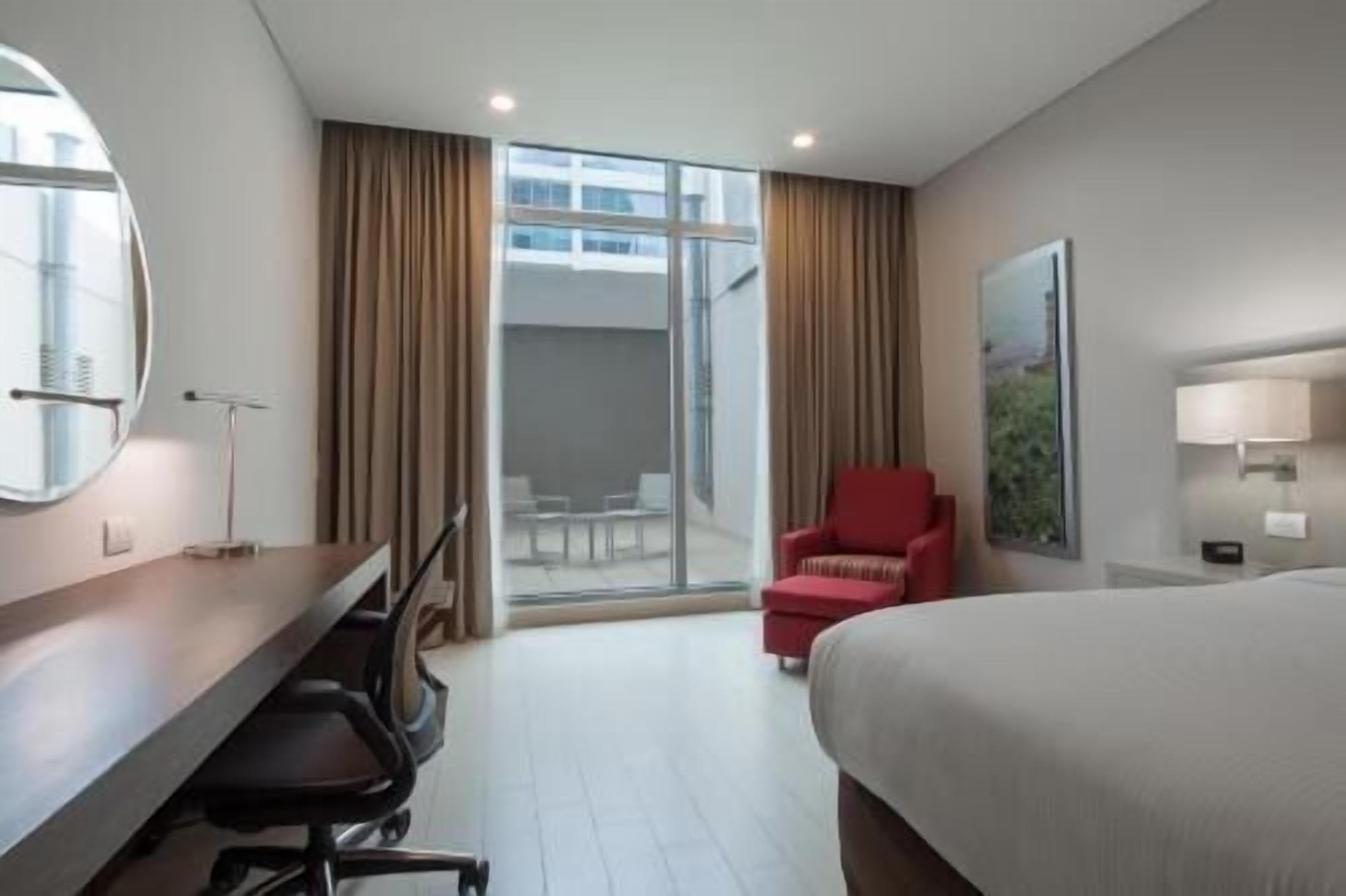 Minibar, coffre-fort, bureau, système d’insonorisation