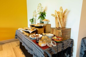 Frühstück, Mittagessen und Abendessen