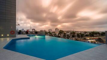 Outdoor pool, pool loungers
