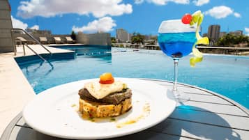 AuĂenpool, LiegestĂŒhle