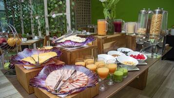 Daily full breakfast (COP 35000 per person)