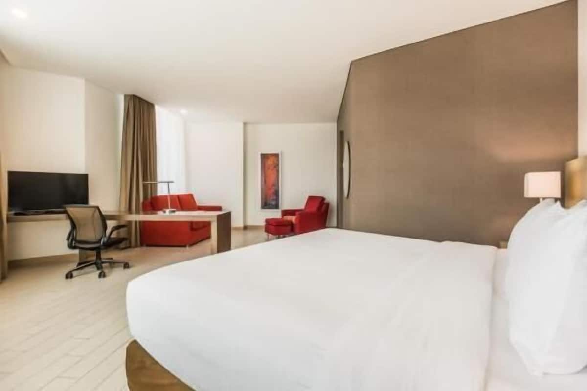 Minibar, in-room safe, desk, soundproofing