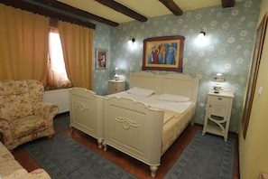 Free WiFi, bed sheets