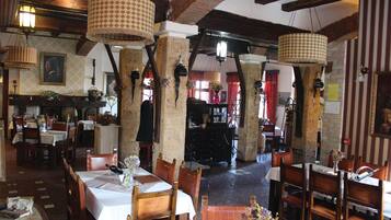 فطور مطهو حسب الطلب يوميًا بتكلفة قدرها (5 EUR للشخص)